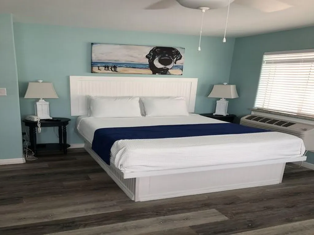 BeachGate Condo Suites and Oceanfront Resort- Deluxe Suite Sleeps 4