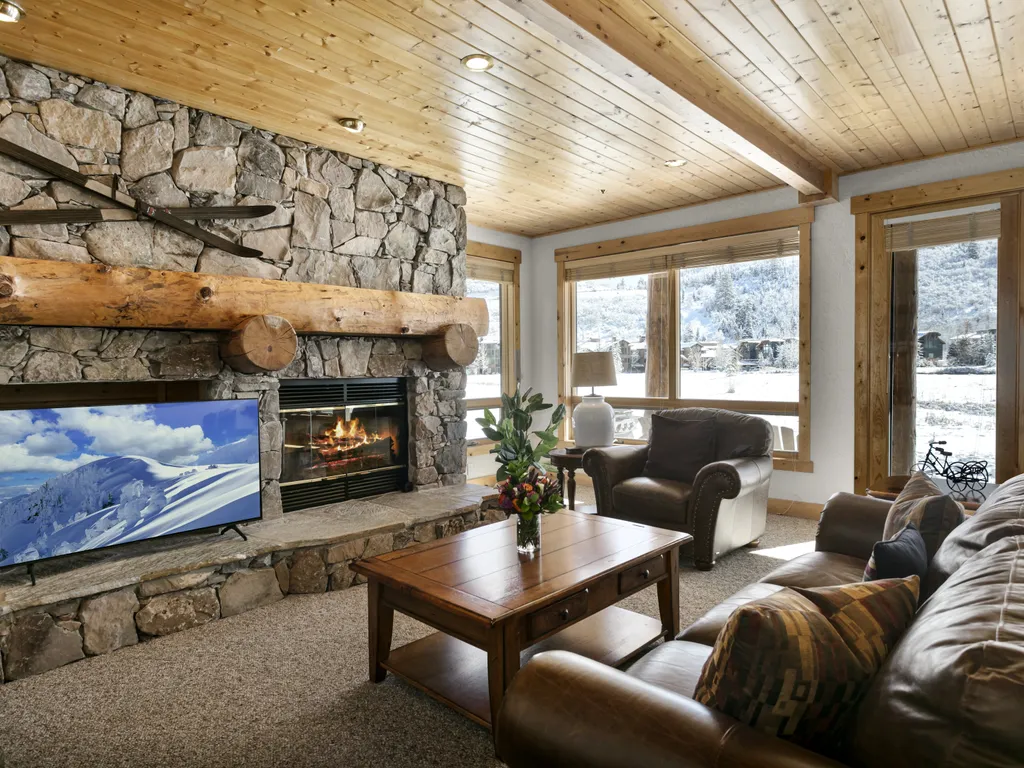 Bristlecone at Deer Valley Resort- Three Bedroom Condo with Hot Tub #503