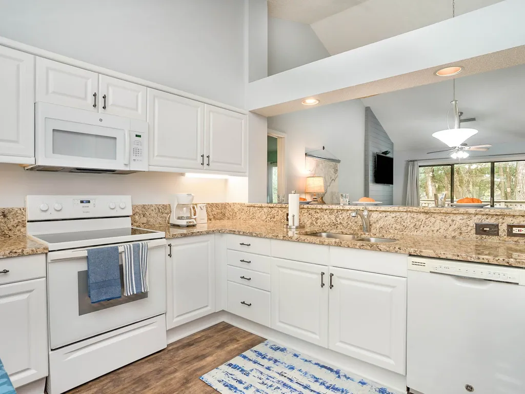 14D Richmond Park- remodeled 3BR 3BA villa