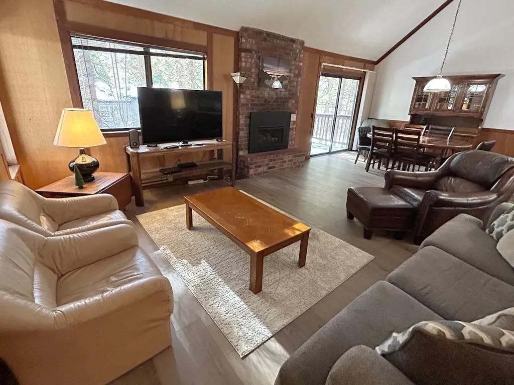 IVC0822- Brookstone Pines