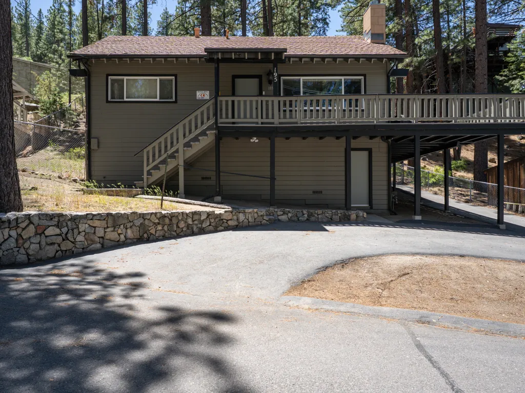 NVH1001- Foothill Folly ·