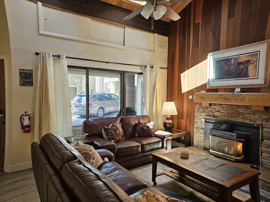 FPC1053- Tall Pines Retreat
