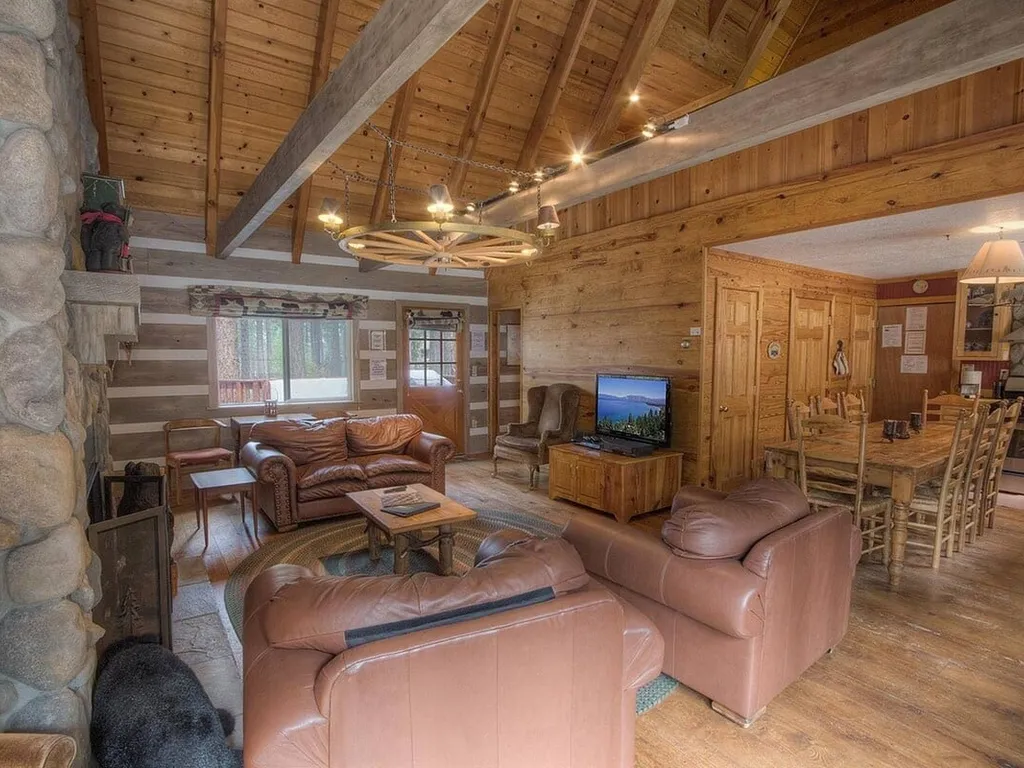 HCH0847- River Rock Retreat