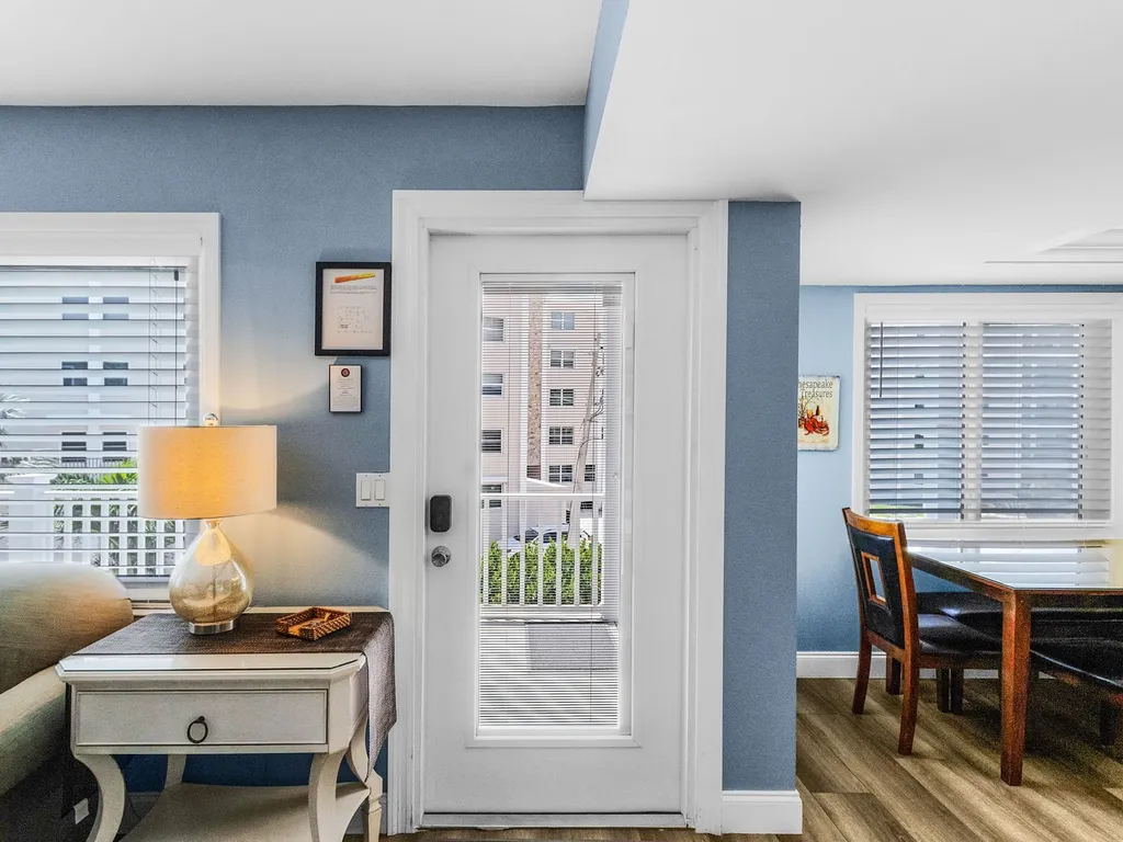 40 Warm Sands North End Retreat: 3BR Beach Front