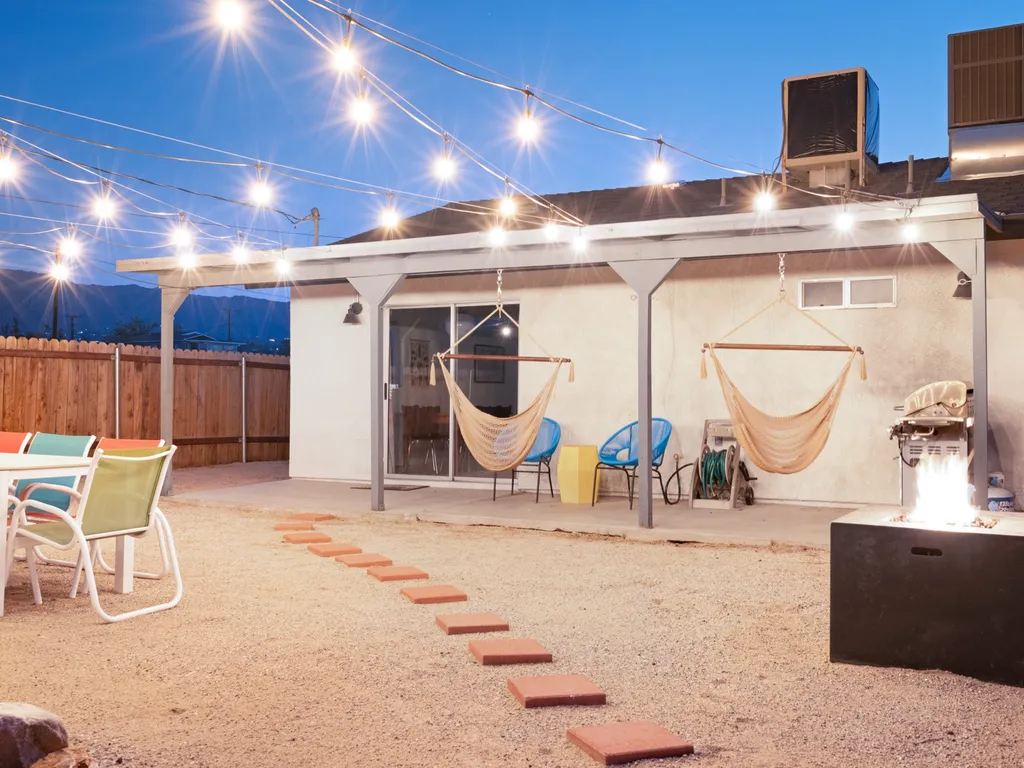 The RockHopper- Hot Tub, Fire Pit &amp; Walk to Downtown JT!