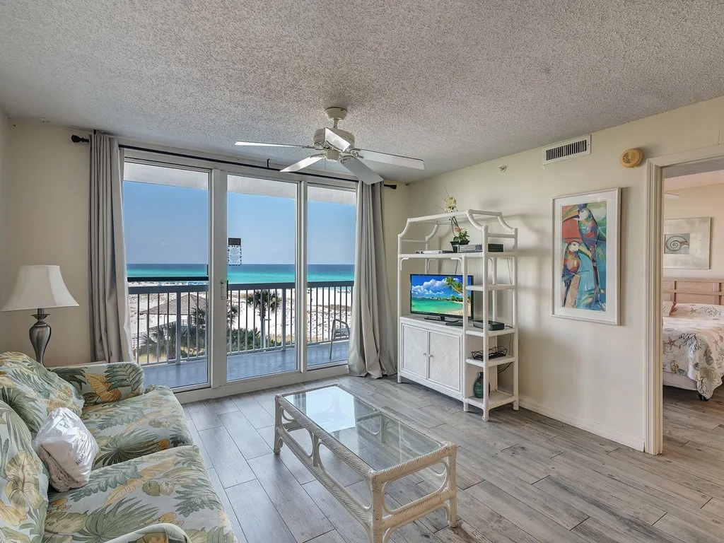 Pelican Beach 0413