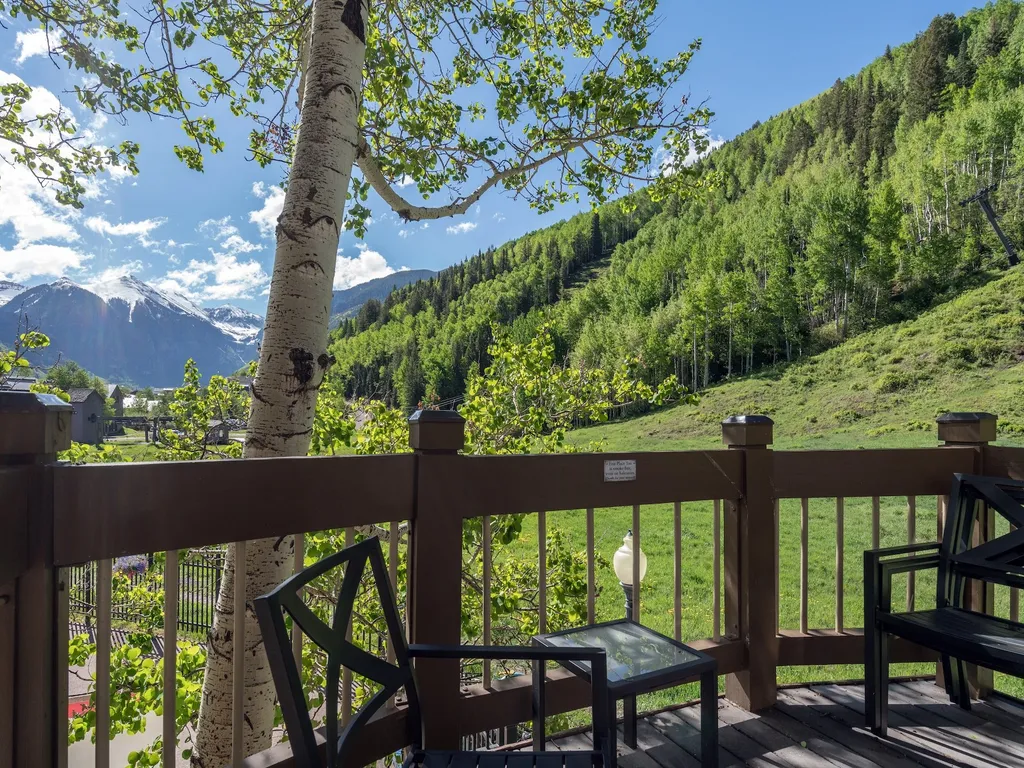 Sunny Condo, Box Canyon Views, Pool &amp; Hot Tub