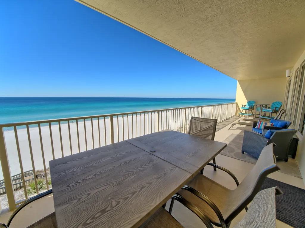 Oceanfront Paradise with Pool Access- 0606