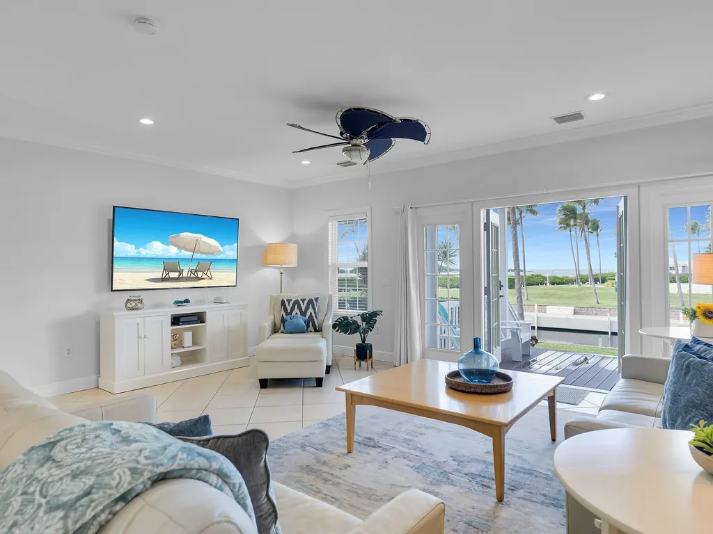 Waterfront luxury Villa (14) with sunset views and boat slip