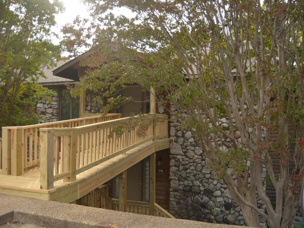 37DPD- Forest view, log-sided two bedroom, two bath condo on Lake Ouachita
