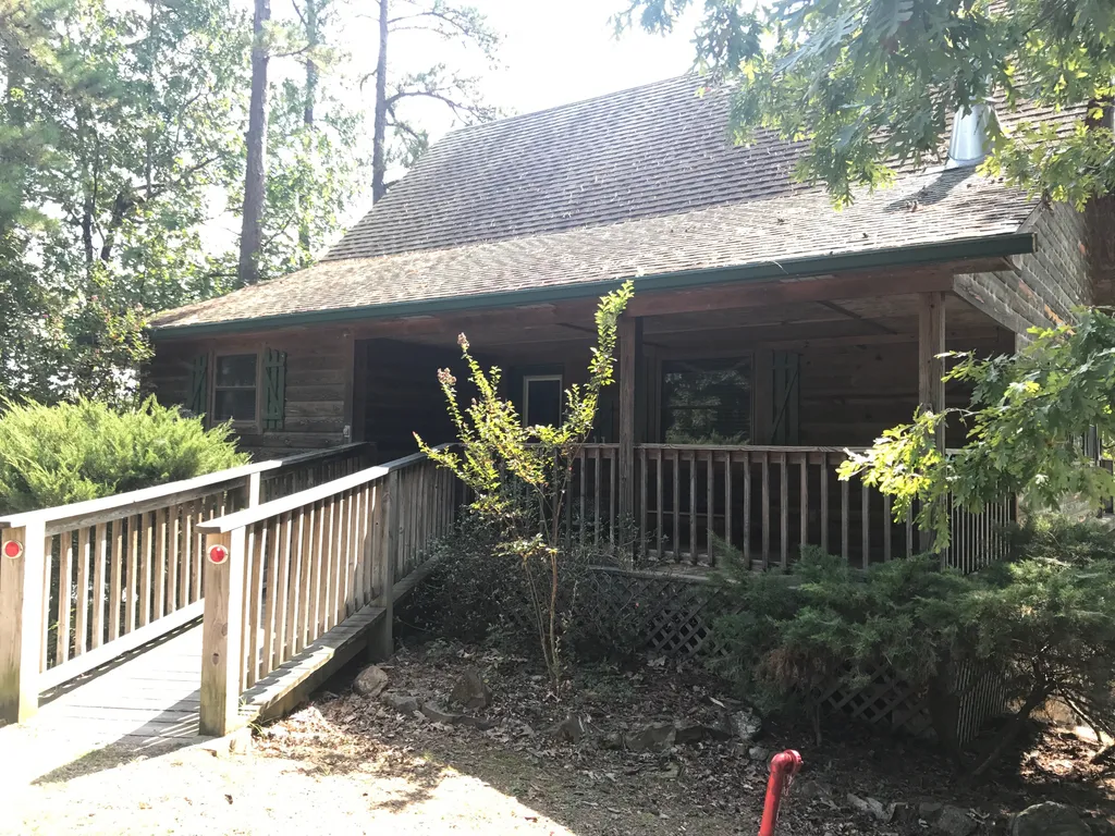 C11- Lake view two bedroom, two bath Harbor North luxuryloft cottage with private hot tub overlooking Lake Ouachita