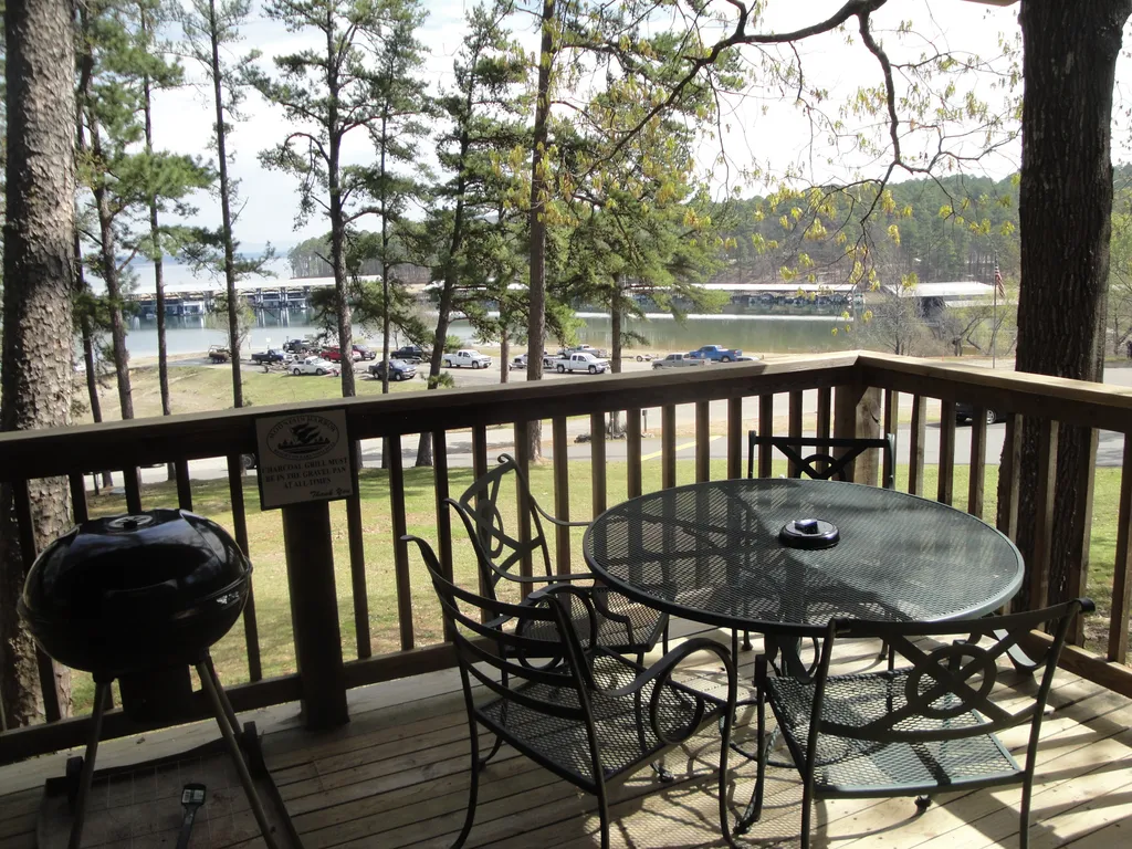 Mountain Harbor Lodge cottage on Lake Ouachita.