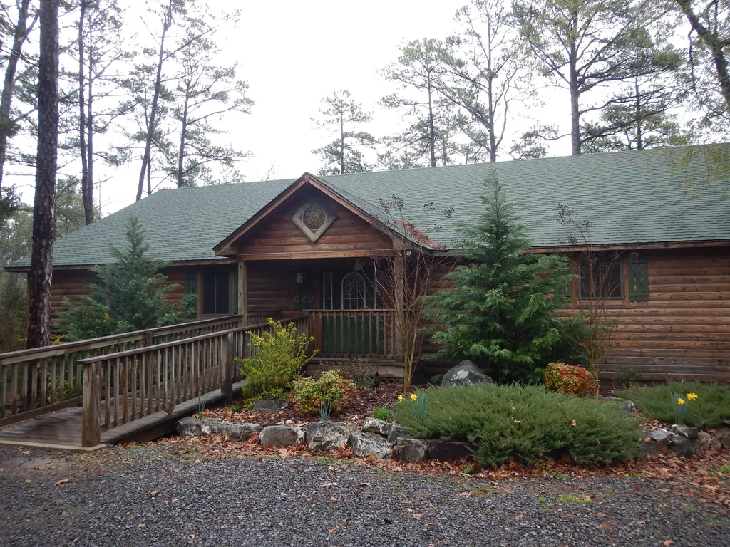 Mountain Harbor three bedroom cabin on the lake