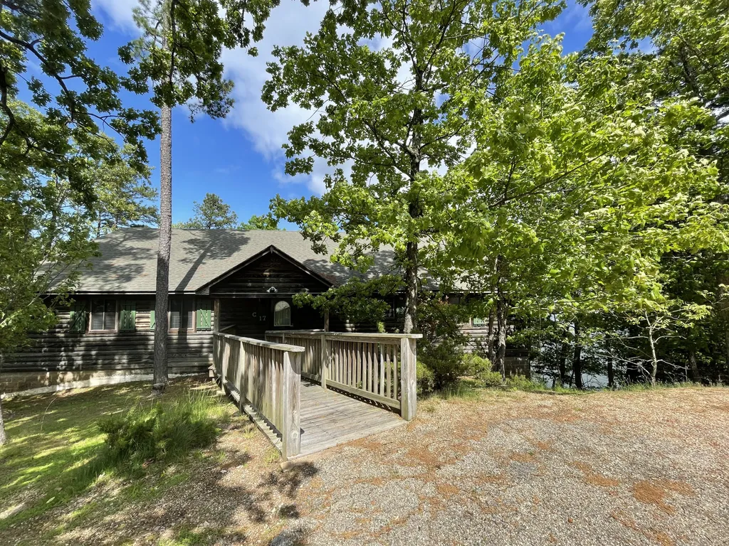 C17- Lake view three bedroom, three bath log-sided cottage with private hot tub overlooking Lake Ouachita