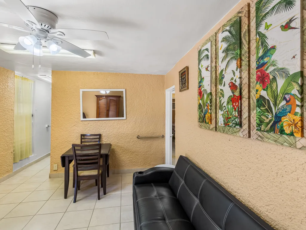 Yours for the asking- Cozy, Caribbean, condo
