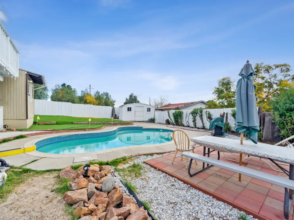 3 Bedroom Pool Home in Lake Elsinore