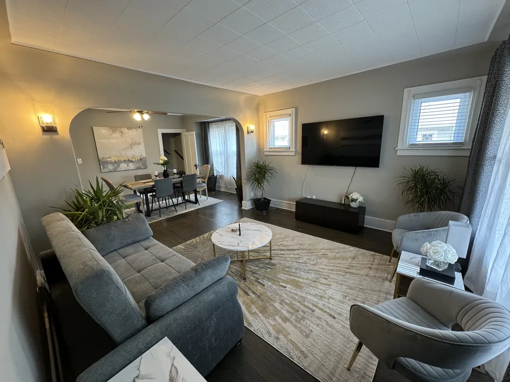 Spacious Retreat Near Convention Centers
