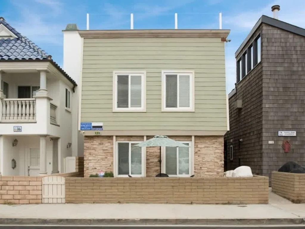 114 31st ST A/B | Rooftop Deck With Ocean Views. 4 Car Parking