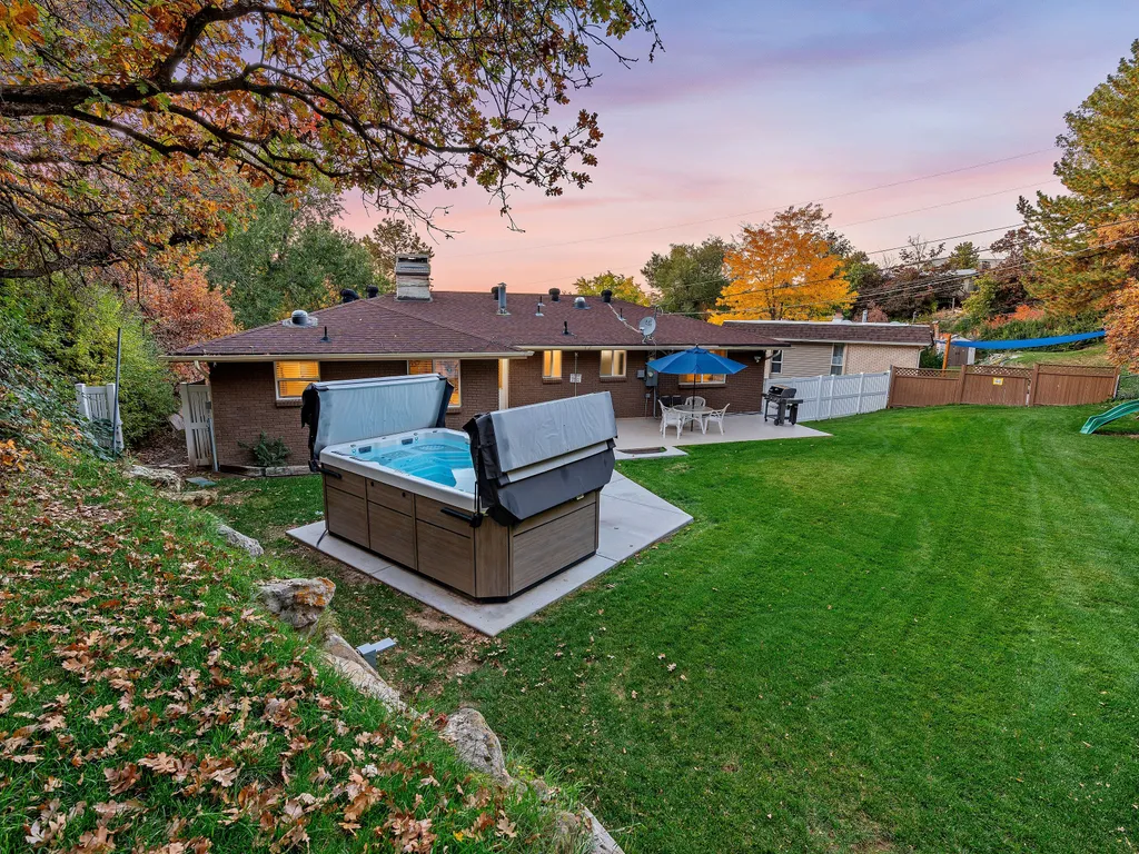 New All-Luxe Family Oasis &amp; Ski 7BR, Hot Tub, close SKI