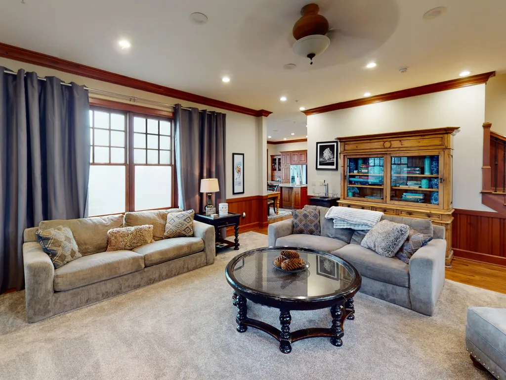 Shay's Landing #1- Six Bedroom Townhome