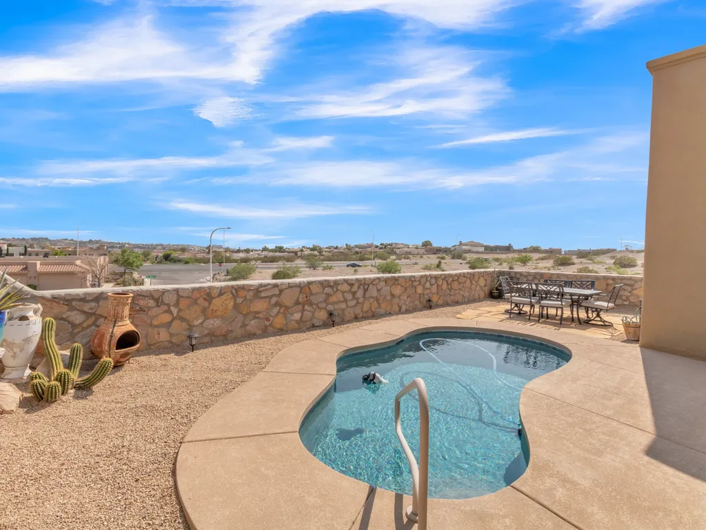 Las Cruces Retreat | Private Pool, Sauna &amp; Gym