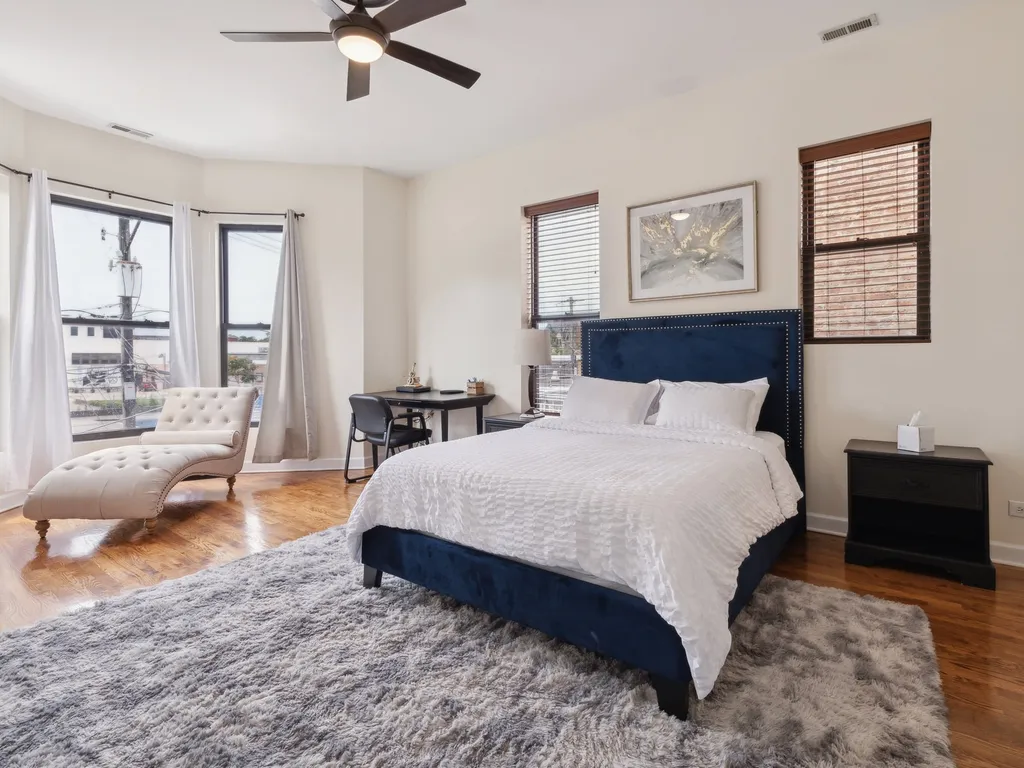 Spacious 4BR Condo | Pool Table | Near McCormick