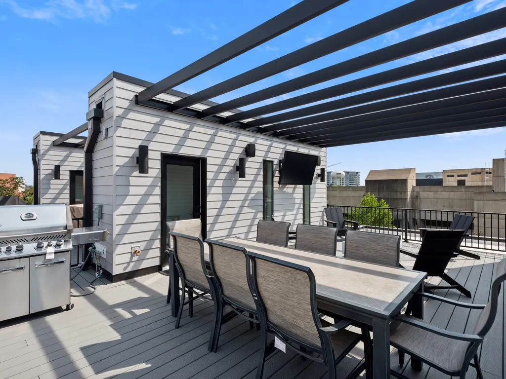 New Modern Townhome with Rooftop Patio