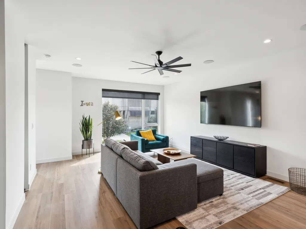 New Modern Townhome with Rooftop Patio