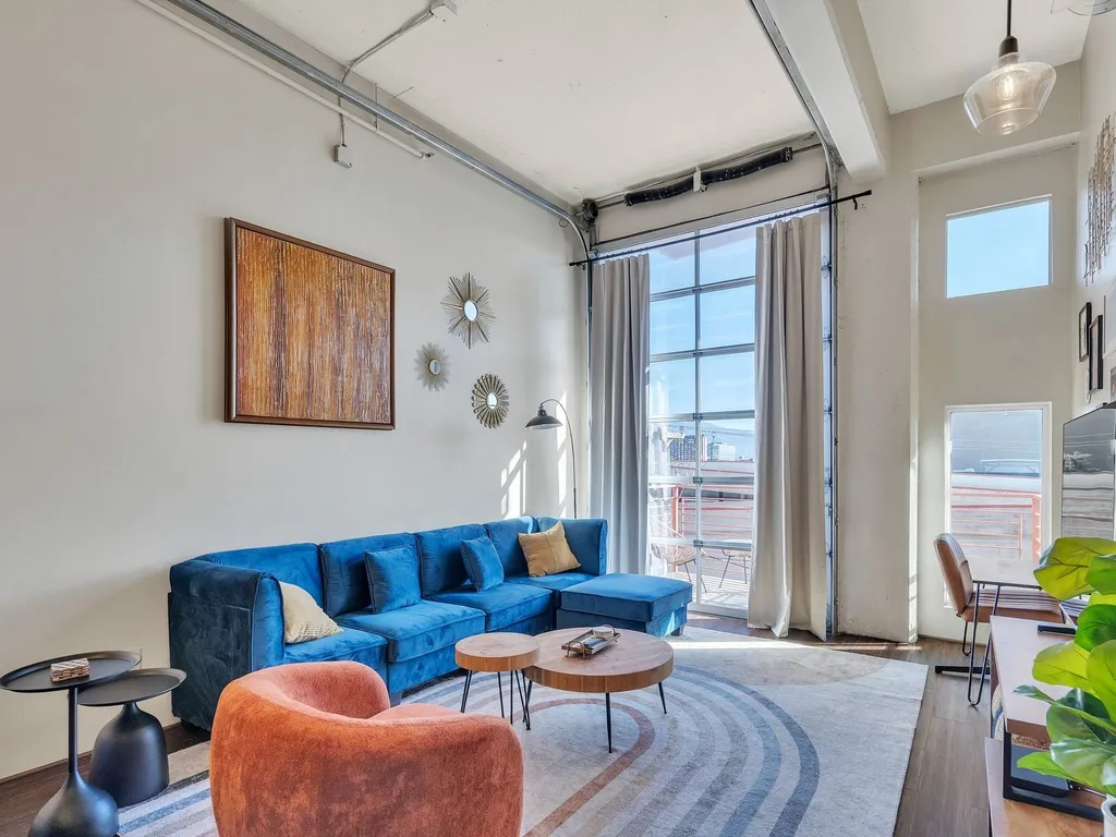 Modern Condo with Mountain Views, Walk to Downtown