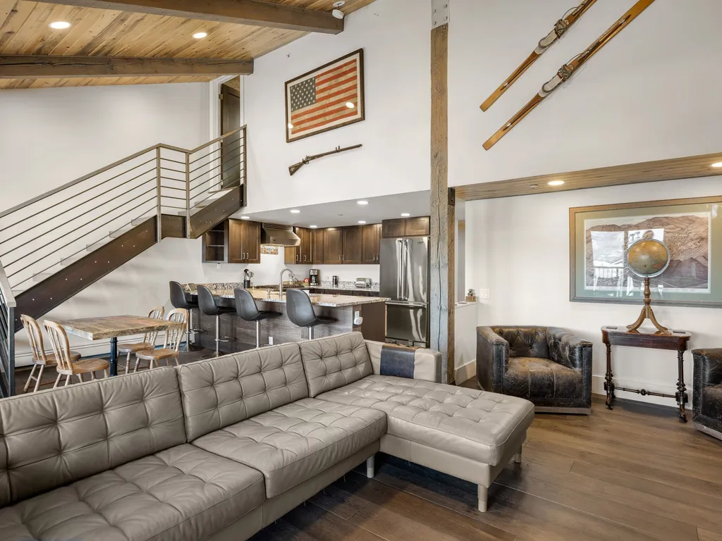 Luxury Snowmass Retreat Remodeled 2BR Loft w/ Deck- E3