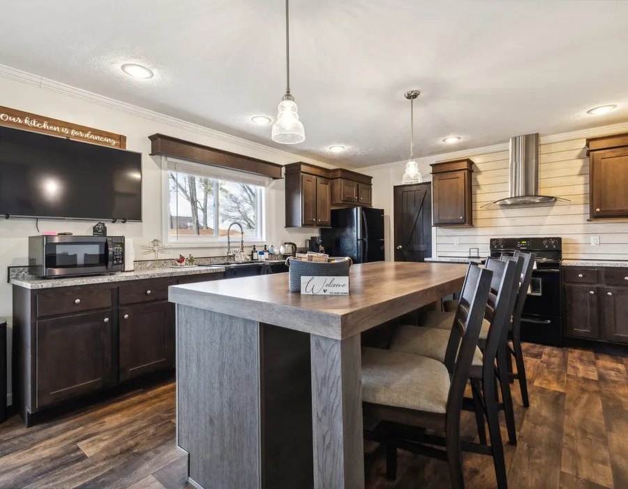 Sunsets & Serenity: Port Clinton Waterfront Stay