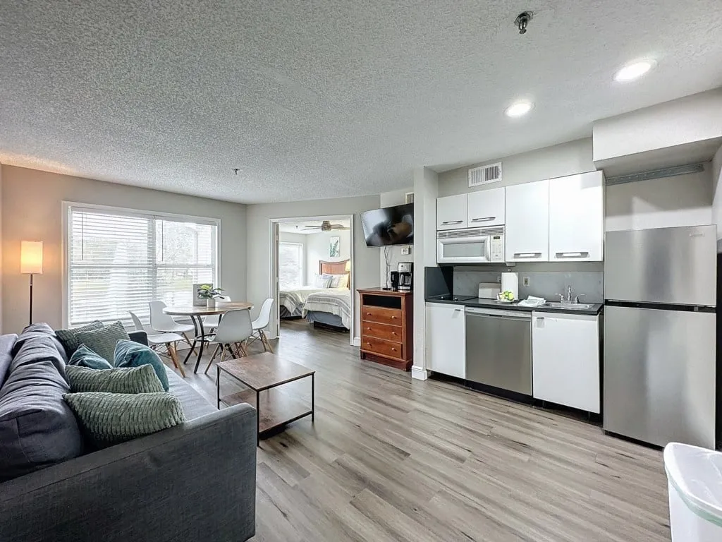 Parkway Palms Resort 1 bed condo mins to Disney.
