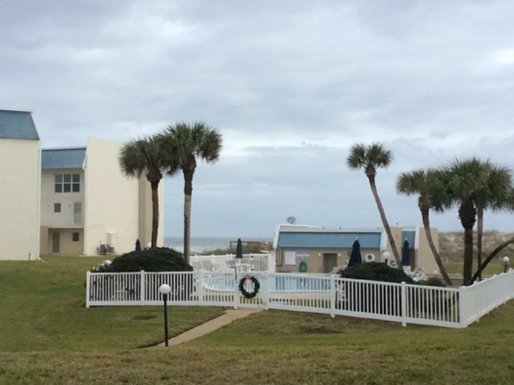 Tradewinds 151, Beach Condo, Poolside Relaxation