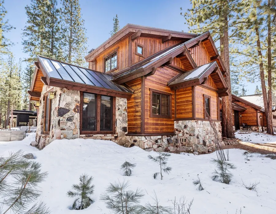 4BR Cabin w/ Hot Tub– Ultimate Truckee Escape