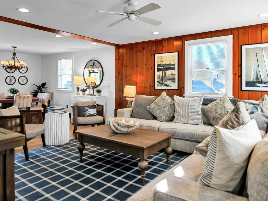 Charming 3BR Home in Nantucket's Natural Beauty