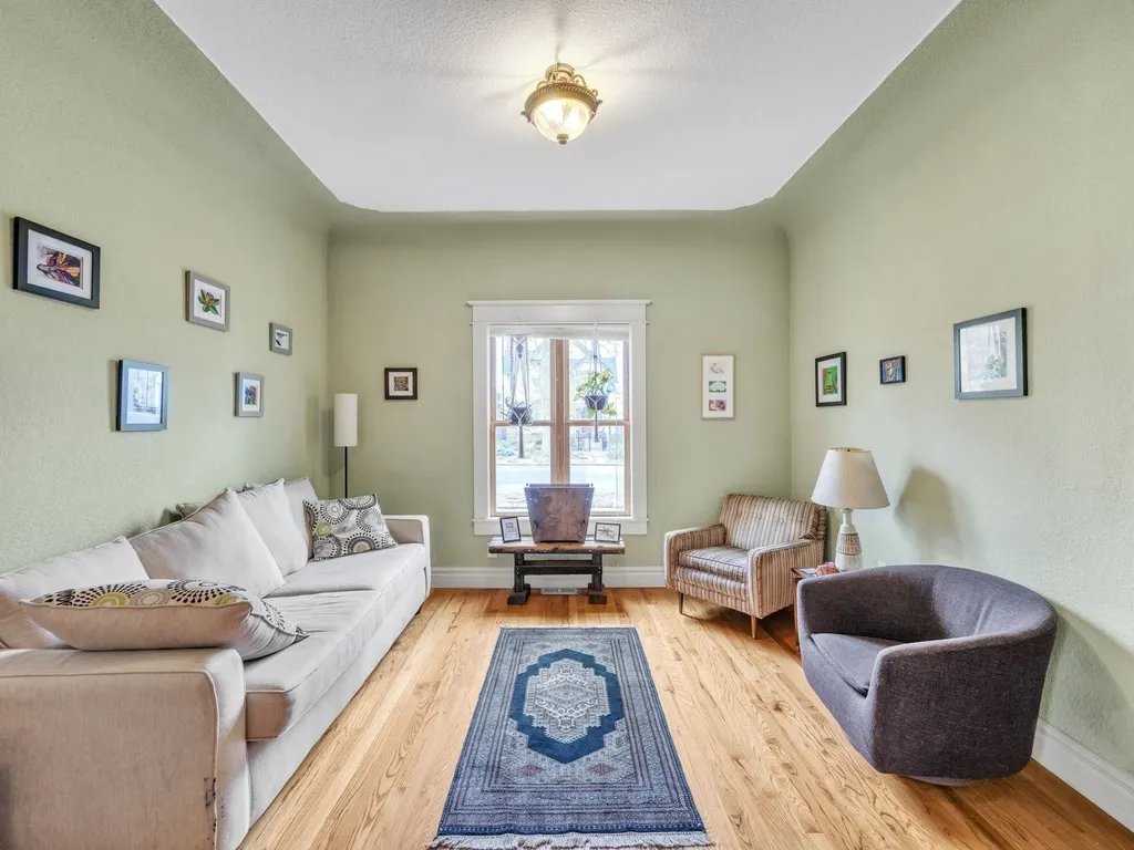 Stylish 2-Story Home- Perfect Denver Location