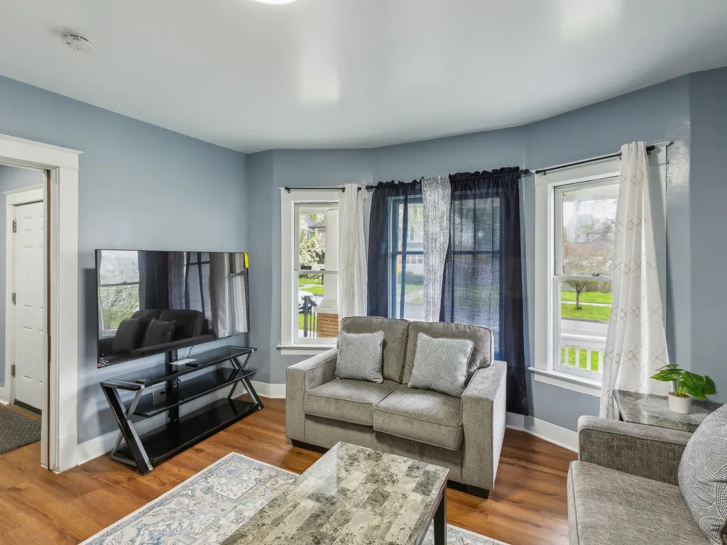 Comfy 3BR Flat Close to the Falls