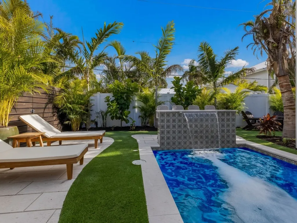 83rd St Villas West