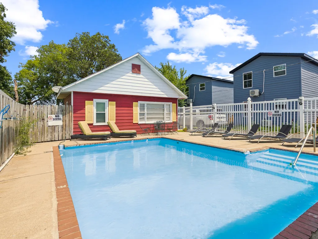 Dave's Last Resort Lakeside- Long Stay Discount- Comfy Cabin 5