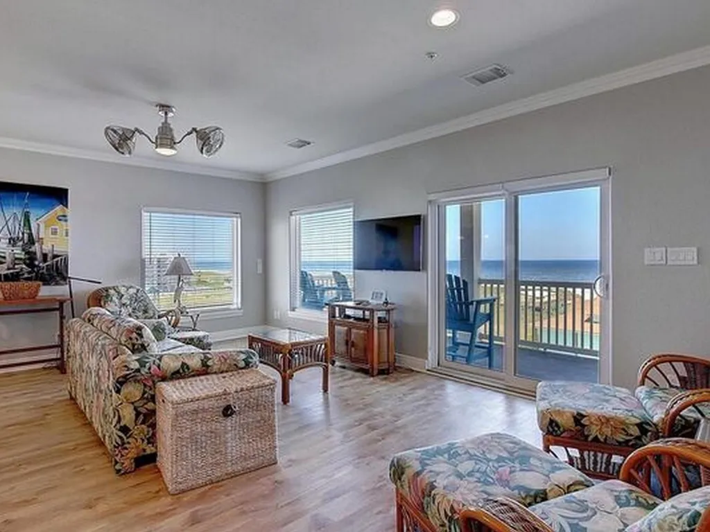 BeachGate Condo Suites and Oceanfront Resort- Deluxe Suite 2 Bedroom #1