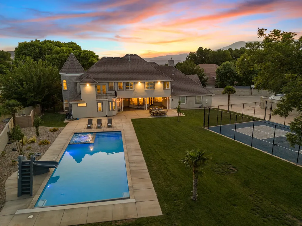 The Country House