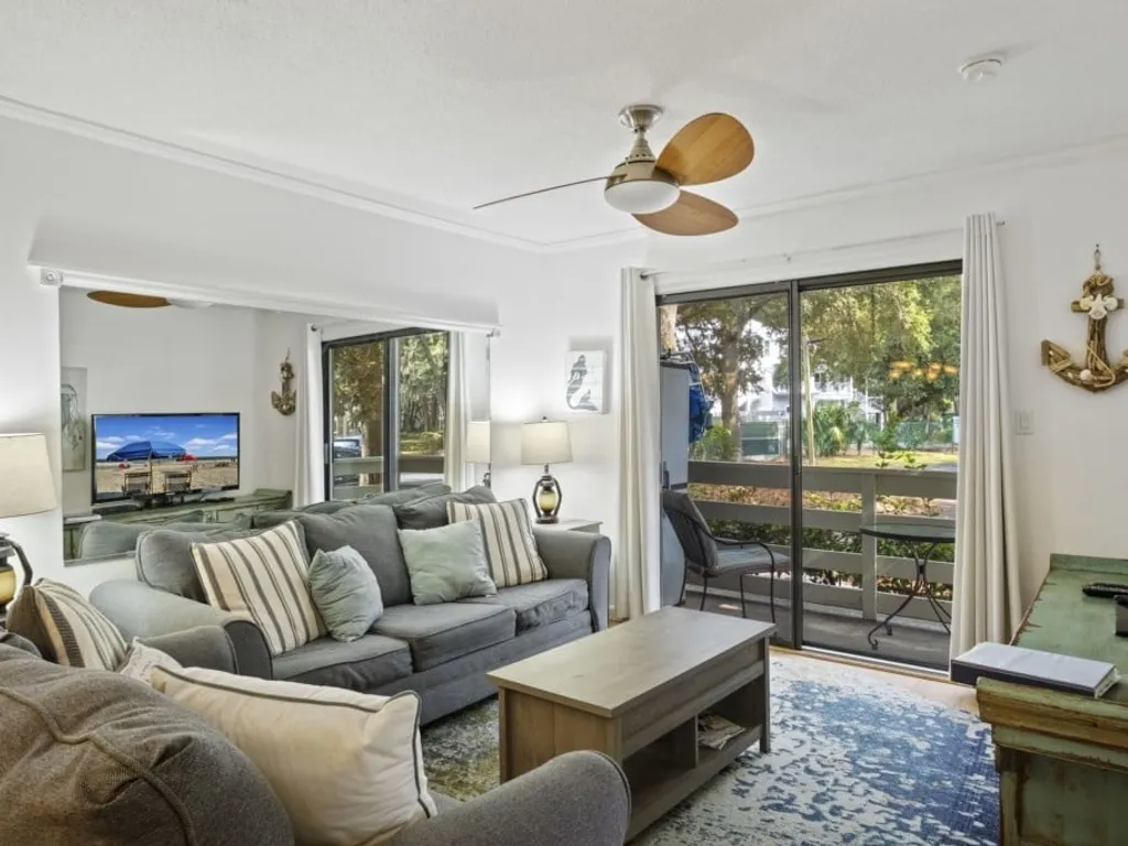 Seas The Day- 1st Floor Villa- Community Pool!