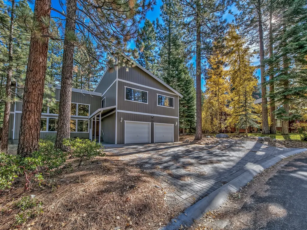  The Meadow Drive Home 121M