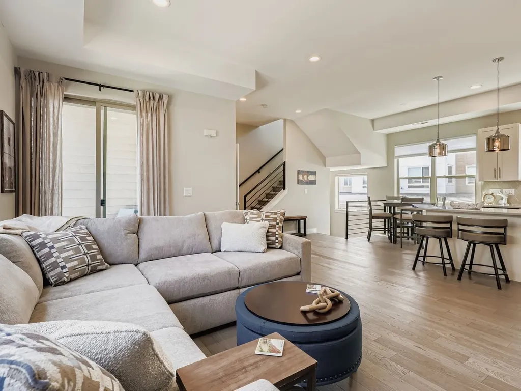 Lazy Rocky Retreat