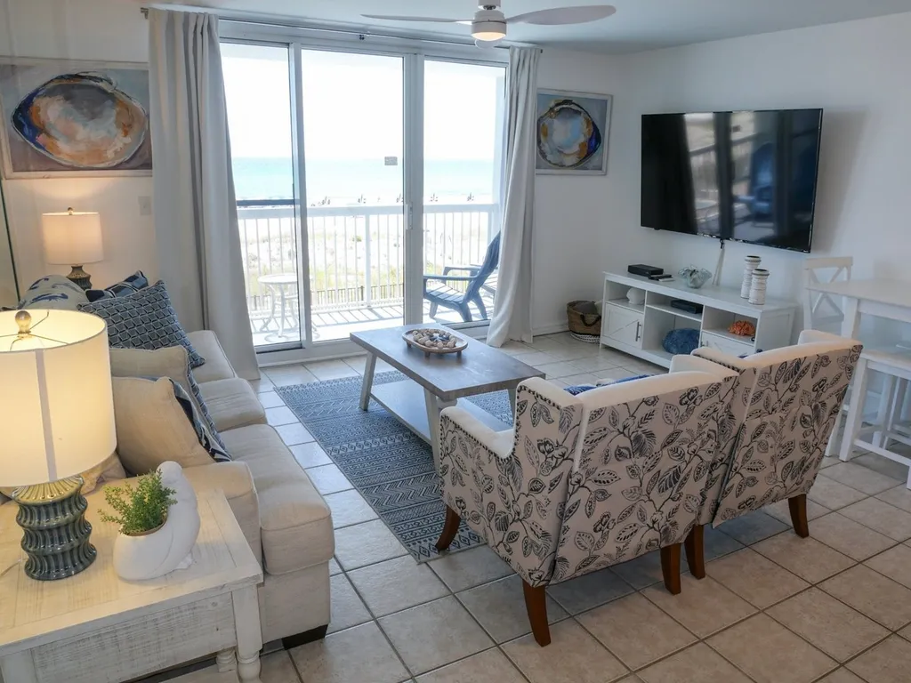 Pelican Beach 0210