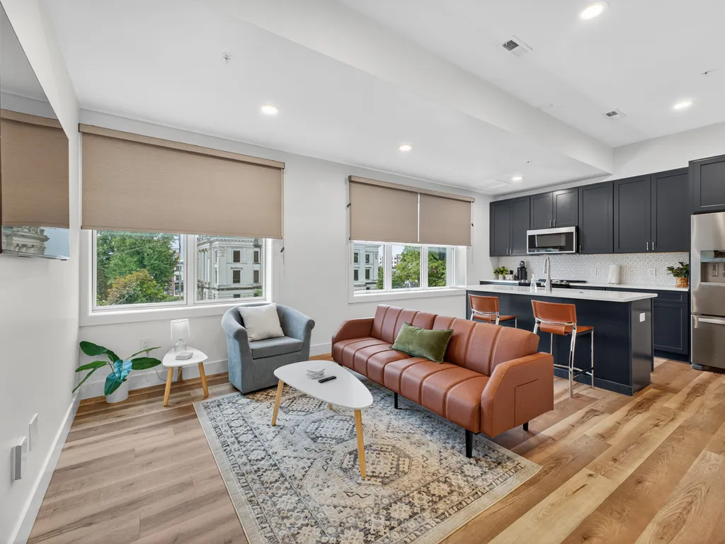 Stylish Downtown Unit with Historic Charm