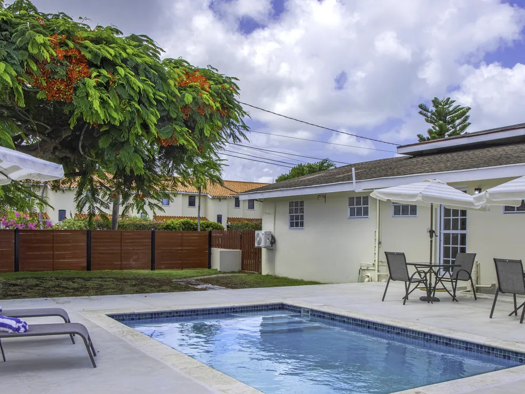 Hello Summer! (1-2 bedroom rate)