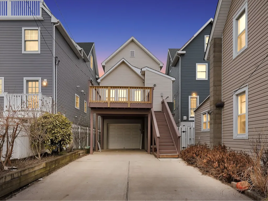 Sea Bright Gem Steps to Beach and Parking