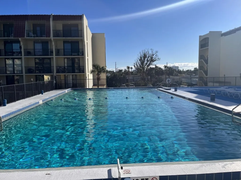 Updated Condo across the street from Daytona Beach, Lots of Amenities