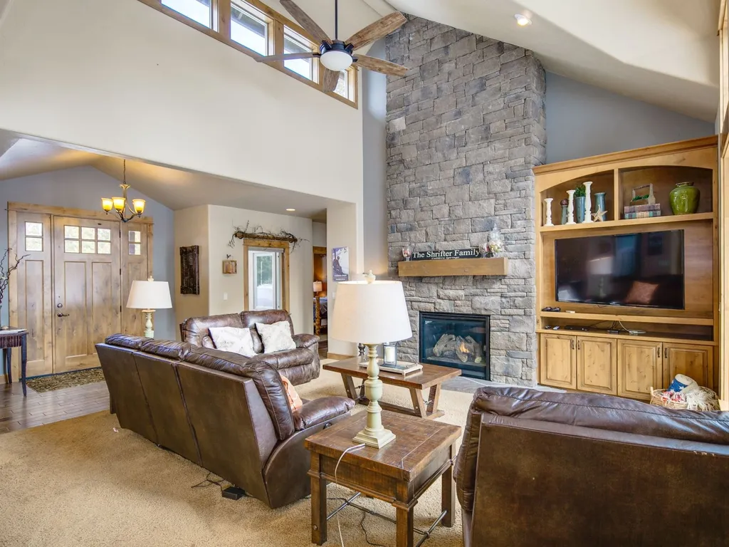 56540 Sunstone Loop